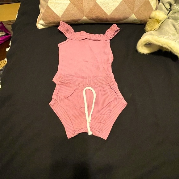 🛍️ 3 for $12 NEW baby girl 2-piece knitted ruffle sleeveless romper bodysuit - Picture 3 of 3